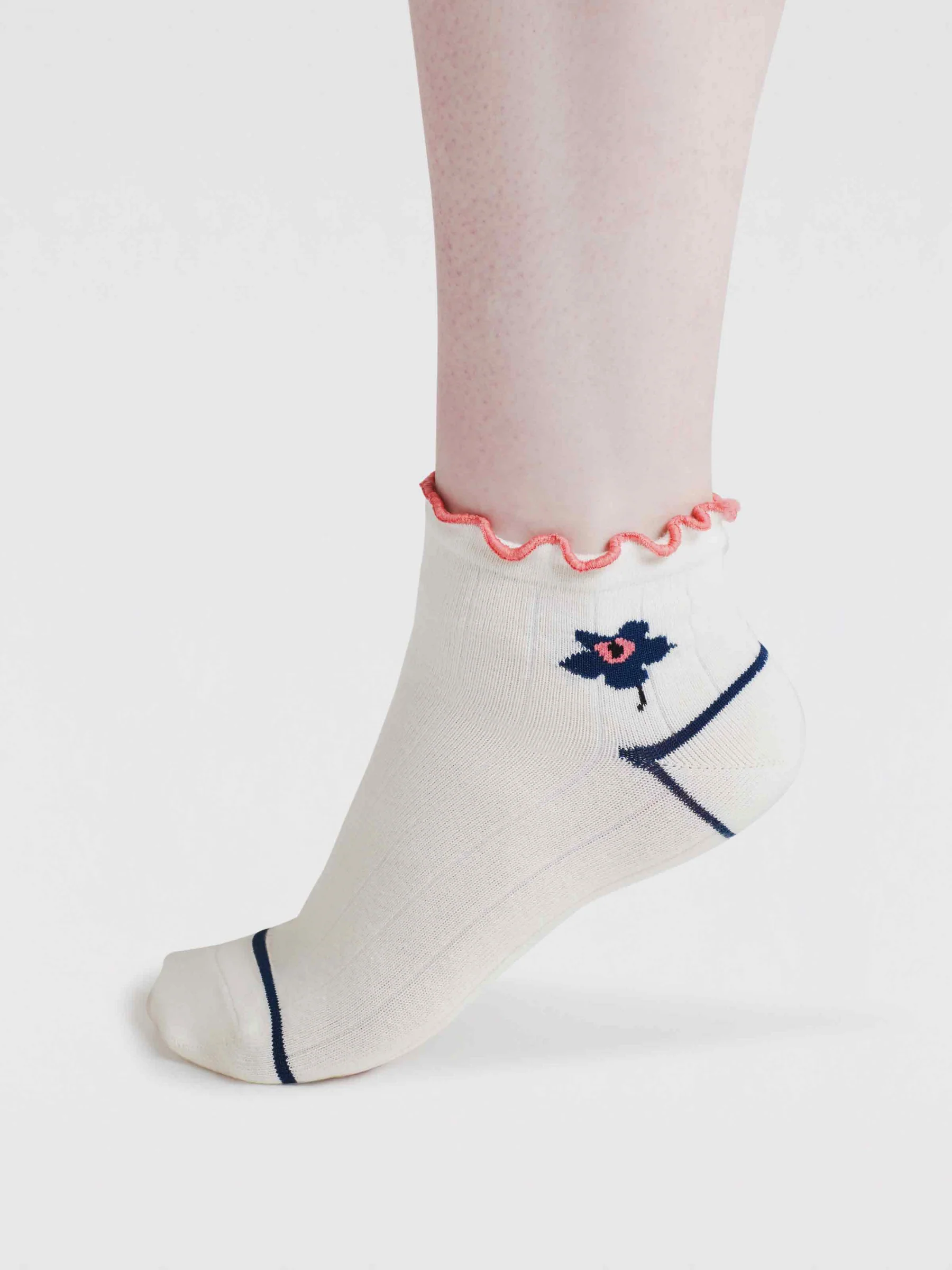 Elora Floral Bamboo Ankle Socks - Stone White - Flockneti