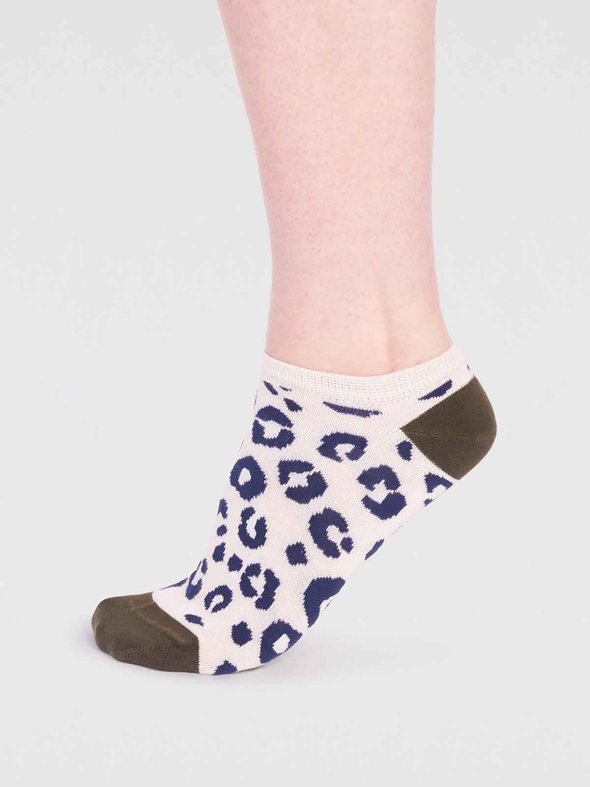 Reese Bamboo Leopard Print Trainer Socks - Cream - Flockneti